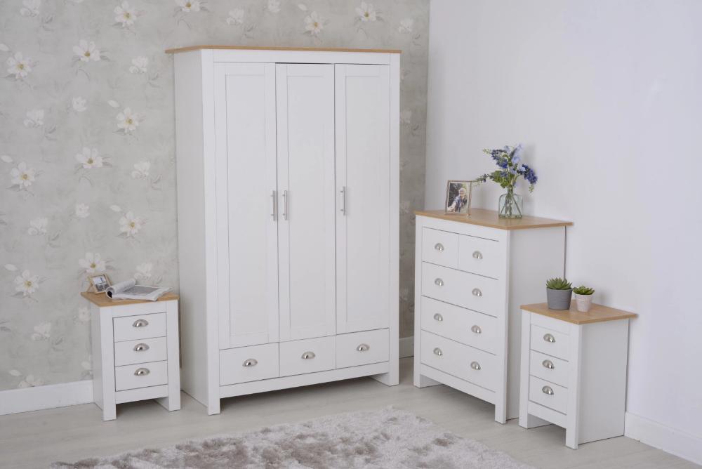 Heritage 4 Piece Bedroom Wardrobe Chest Set With Bedside Tables