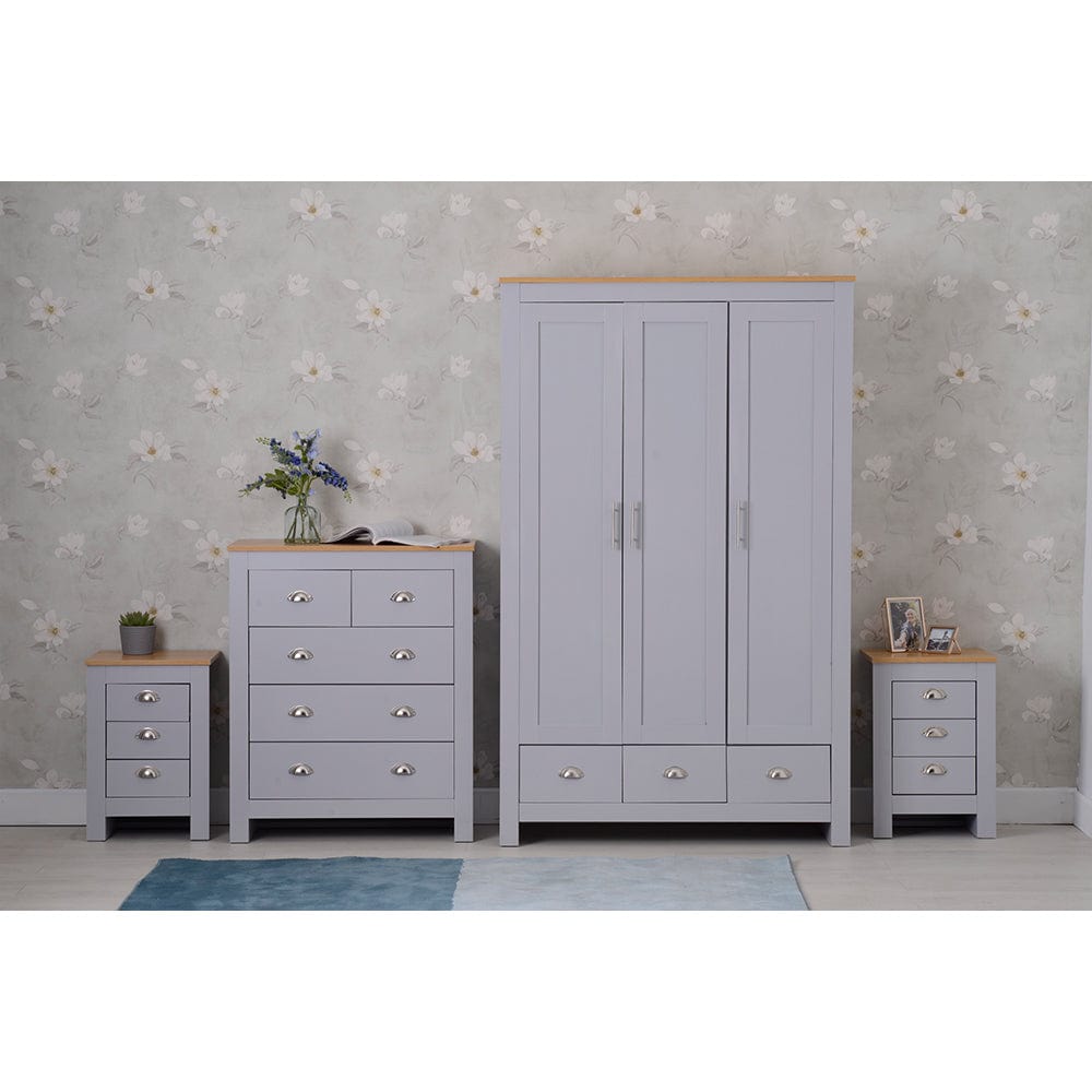 Heritage 4 Piece Bedroom Wardrobe Chest Set With Bedside Tables