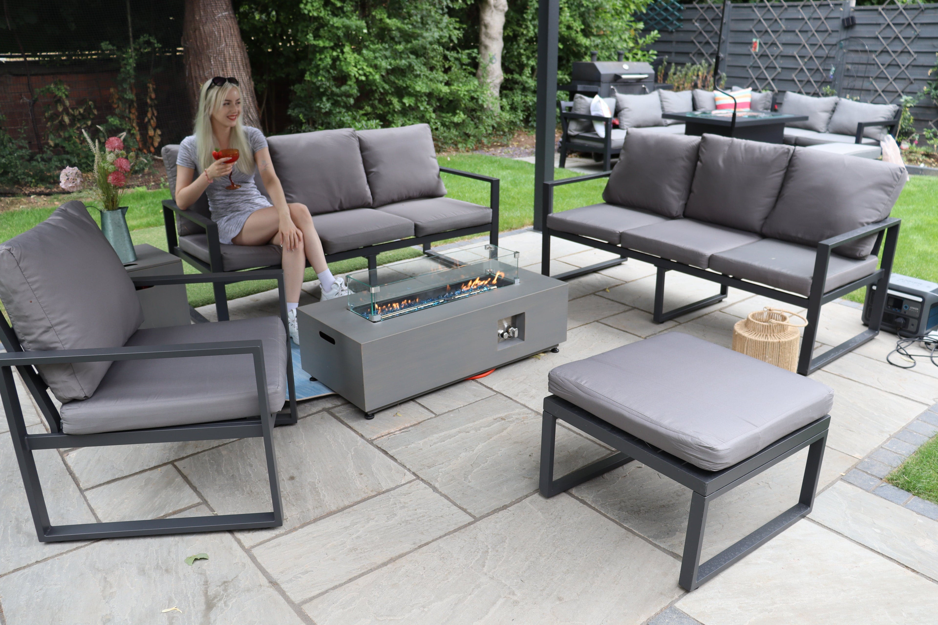 Nice Outdoor Aluminium 8 Seater Sofa Fire Pit Table Set With Stools