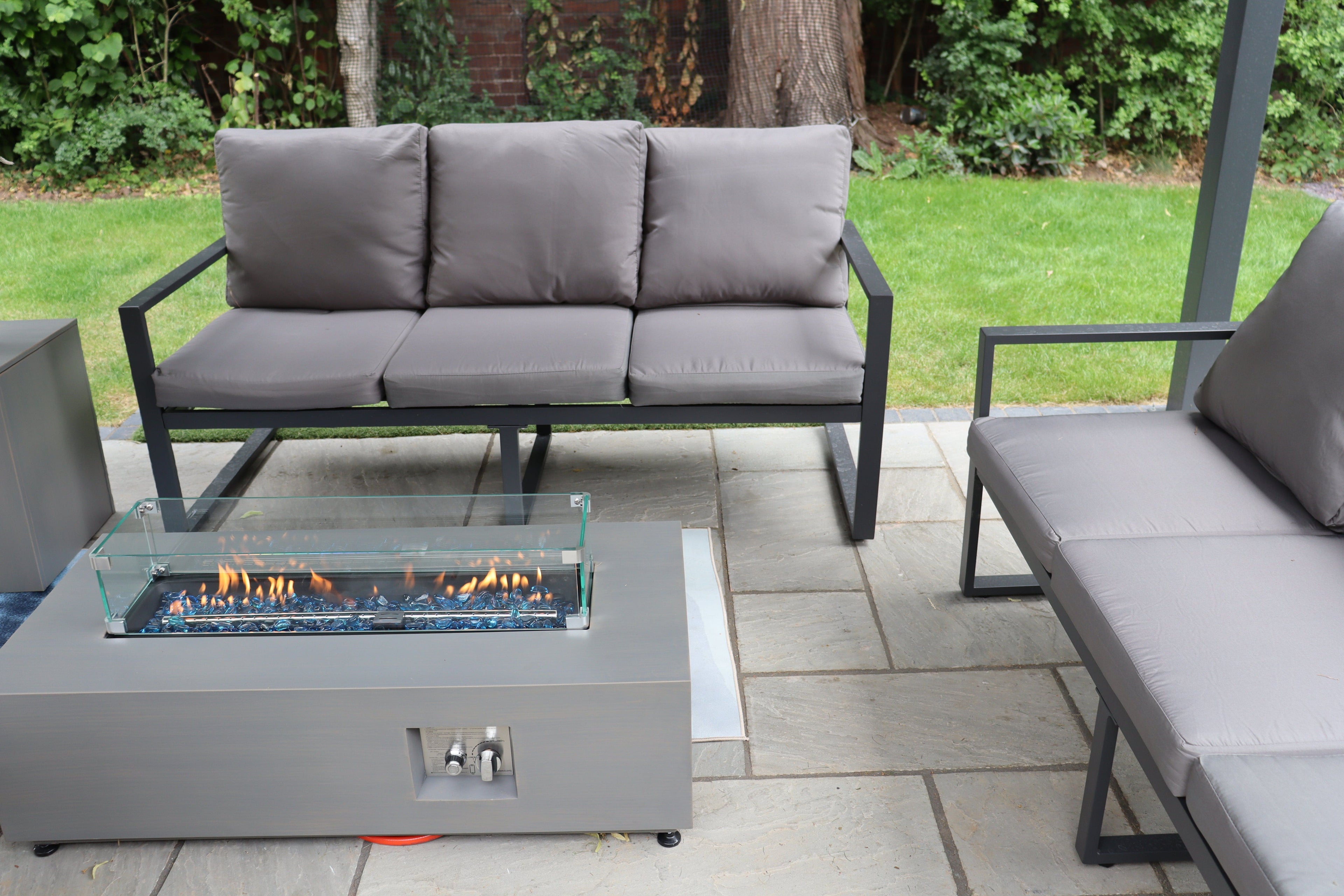 Nice Outdoor Aluminium 8 Seater Sofa Fire Pit Table Set With Stools